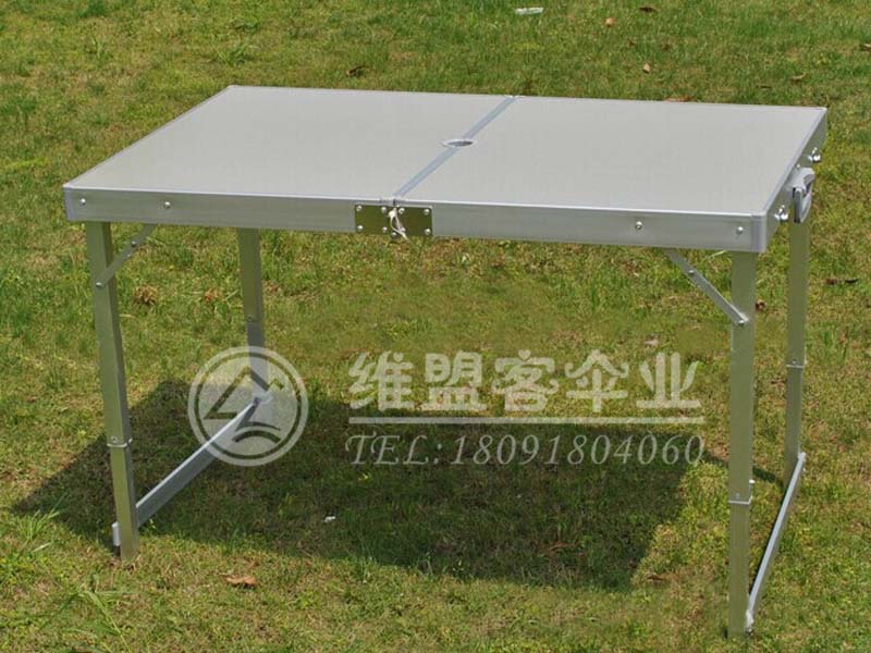折疊桌椅2  zhediezhuoyi2